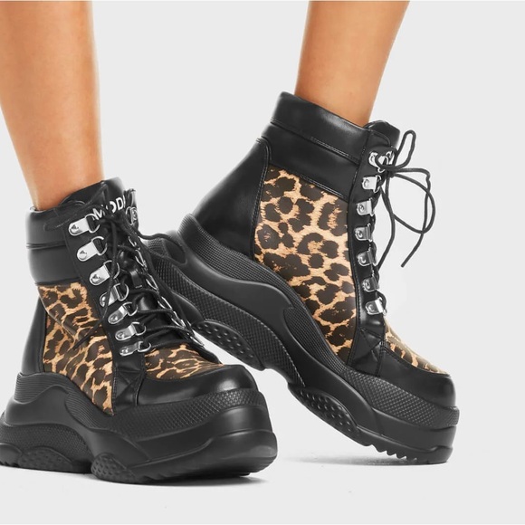 Vince Camuto Mertami Combat Lace Up Boot Black Brown Leopard Leather Cow Fur 6.5 - Picture 1 of 14